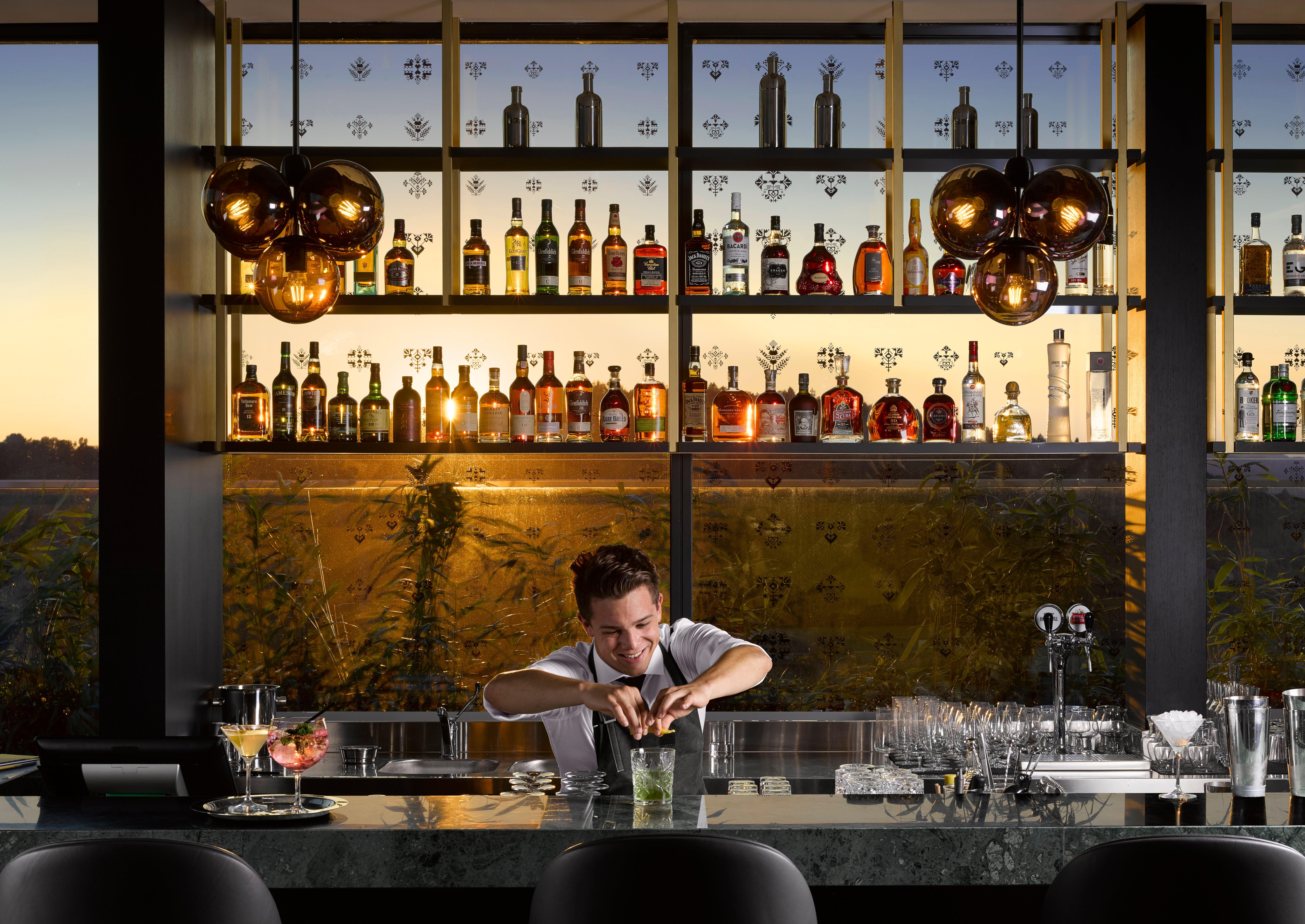 Hotel Intercontinental - Ljubljana By Ihg Esterno foto The bar at the 12th knot