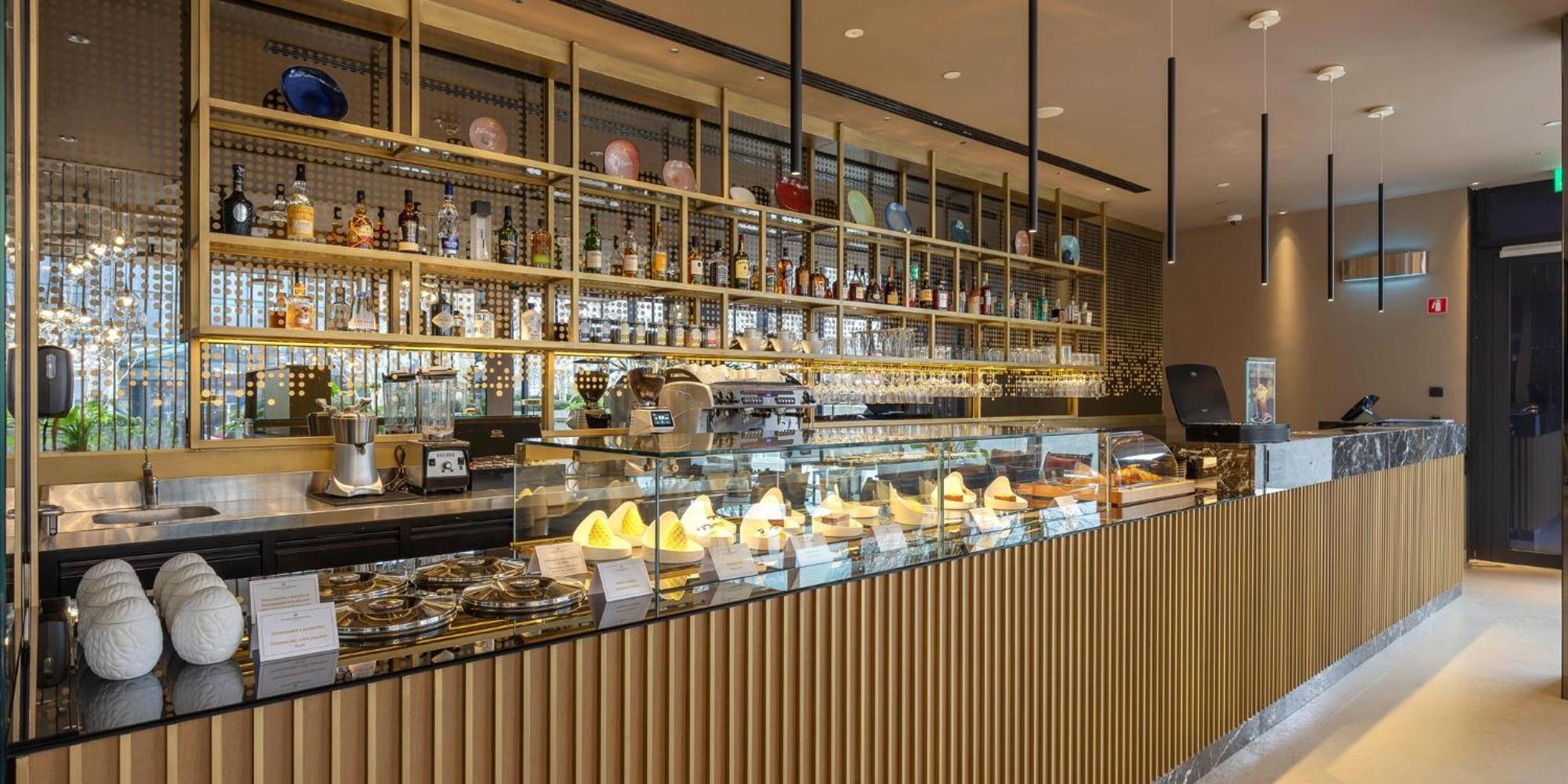 Hotel Intercontinental - Ljubljana By Ihg Esterno foto The pastry counter at the lobby