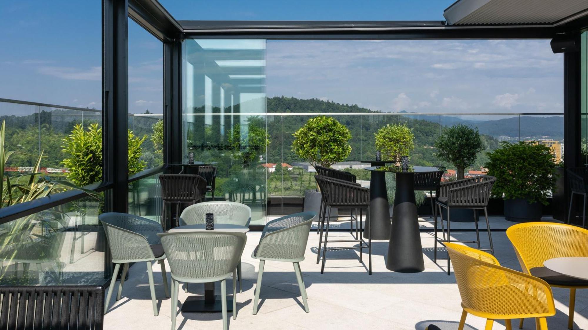 Hotel Intercontinental - Ljubljana By Ihg Esterno foto The Sky Bar