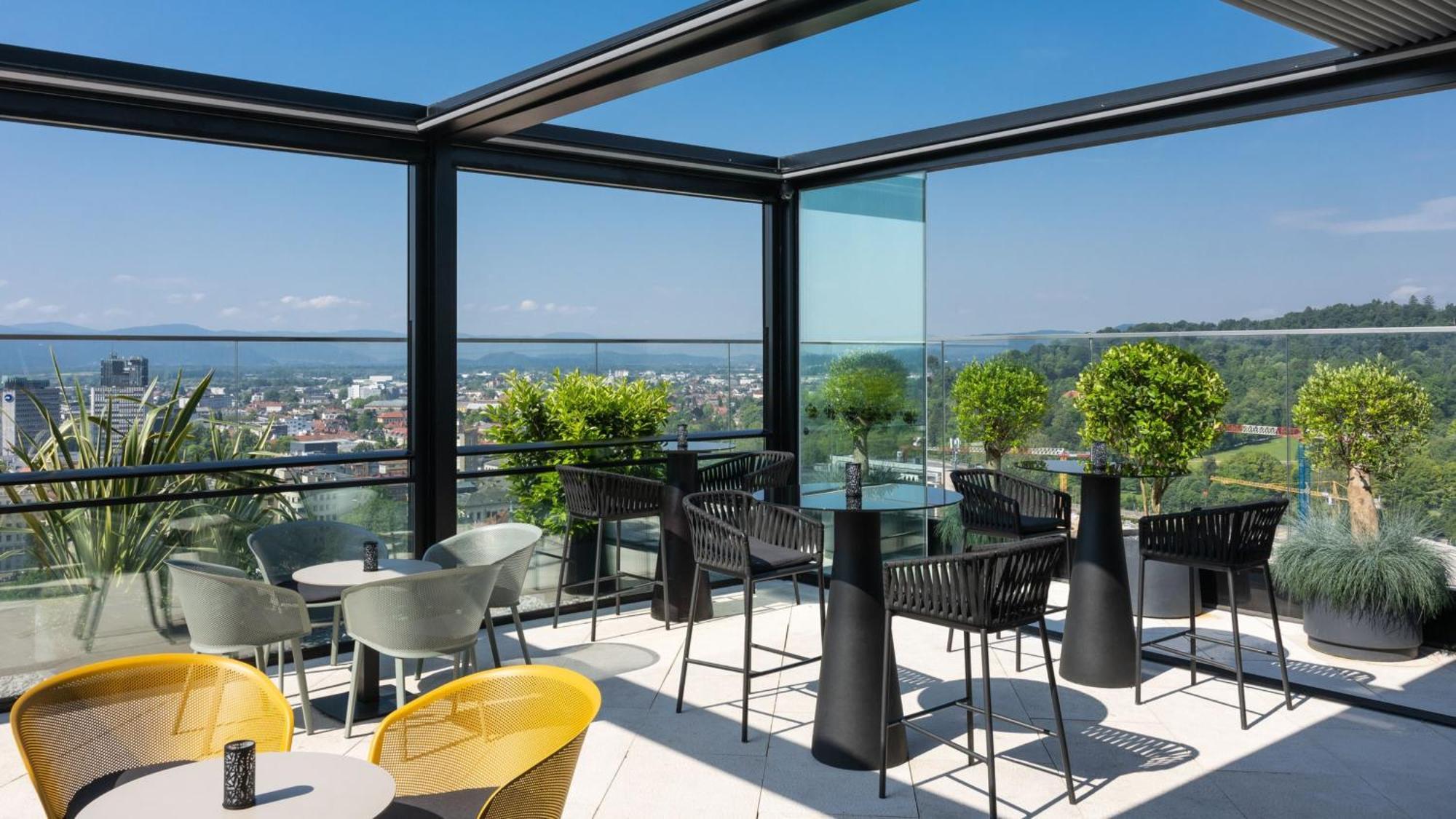 Hotel Intercontinental - Ljubljana By Ihg Esterno foto Skyline Terrace
