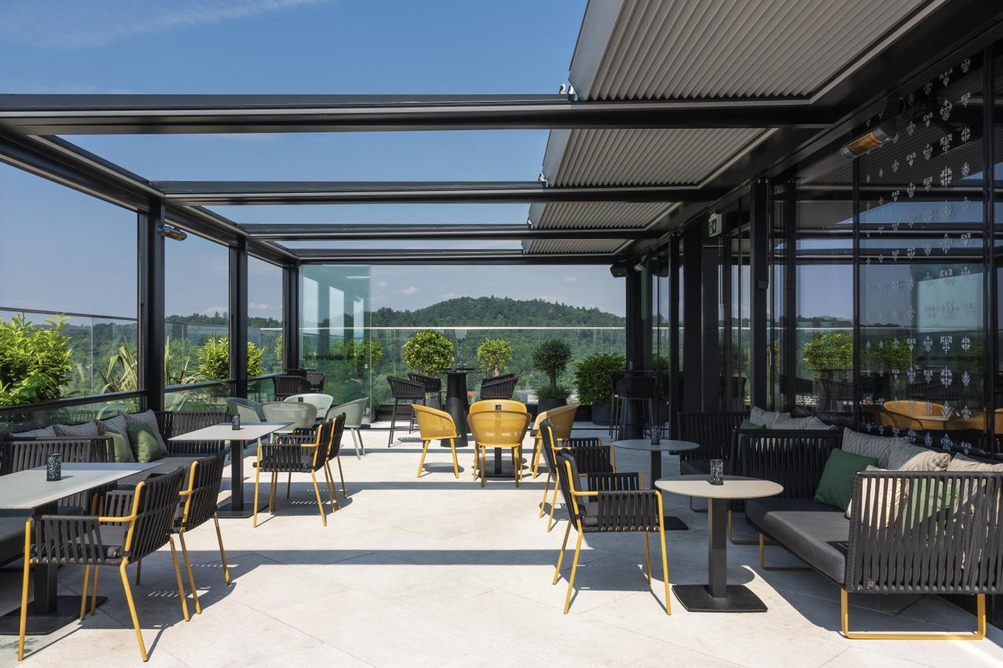 Hotel Intercontinental - Ljubljana By Ihg Esterno foto The Sky Bar