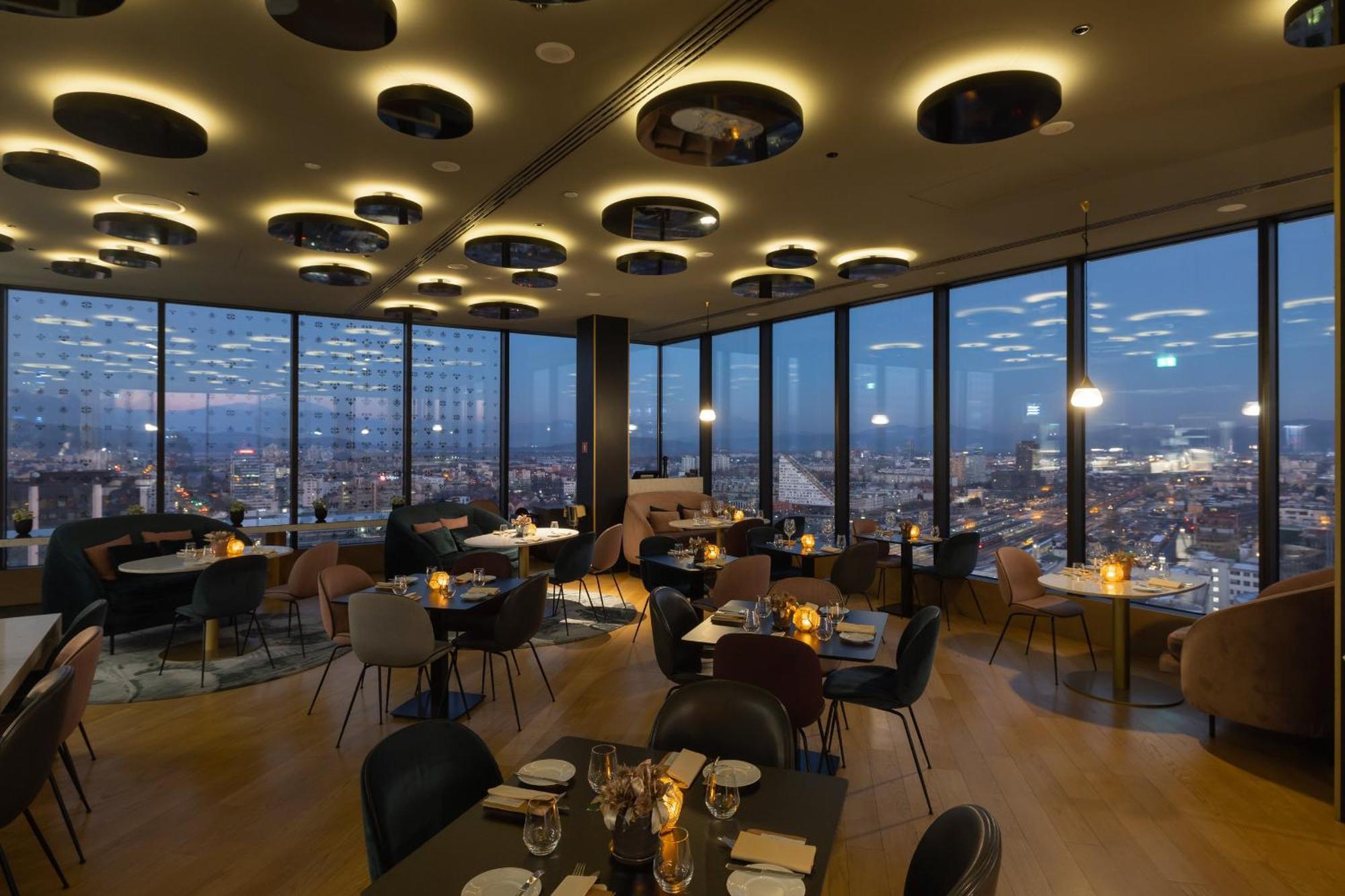 Hotel Intercontinental - Ljubljana By Ihg Esterno foto Restaurant interior
